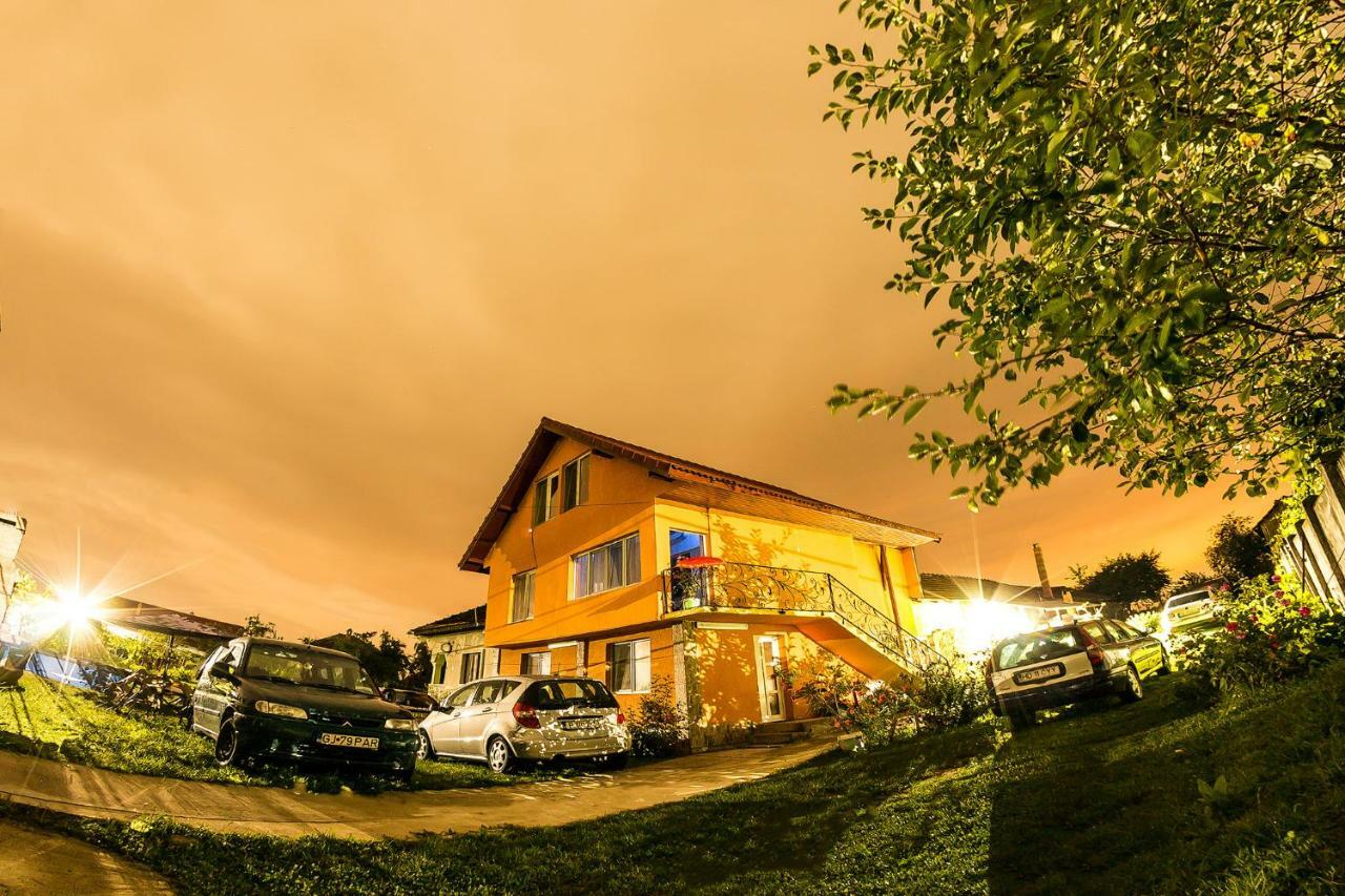 Casa de vacanta Jeny Novaci-Străini Exterior foto