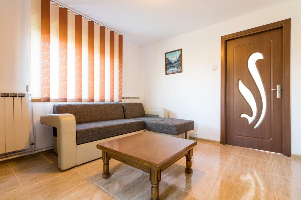 Casa de vacanta Jeny Novaci-Străini Exterior foto